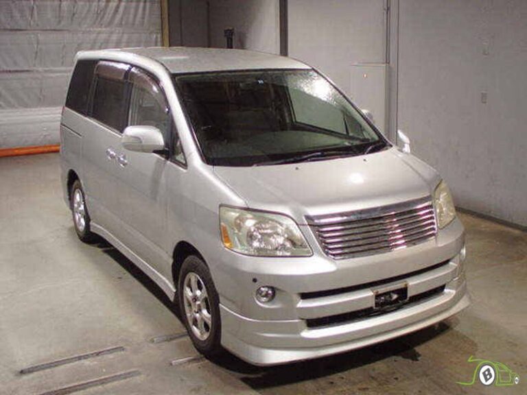 2005 TOYOTA NOAH