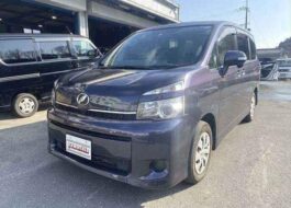 Toyota Voxy DBA-ZRR70G 2011 Mini VAN 2000 CC