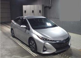 Toyota Prius PHV DLA-ZVW52 2017  1800 CC