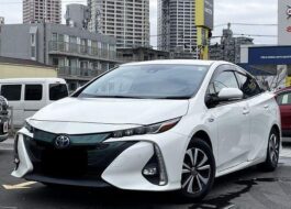 Toyota Prius PHV DLA-ZVW52 2018  1800 CC