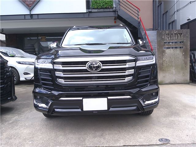 Toyota Land Cruiser ZX, registered, unused vehicle, Modellista aero kit, cold weather package.