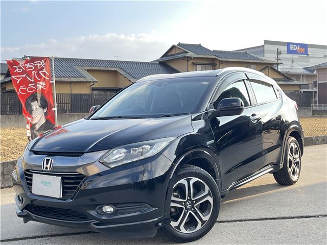 Honda Vezel Hybrid Z with front and rear dashcams and custom 17-inch alloy wheels.
