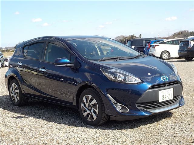 Toyota Aqua S Style Black – Genuine Navigation System, TV, Smart Key