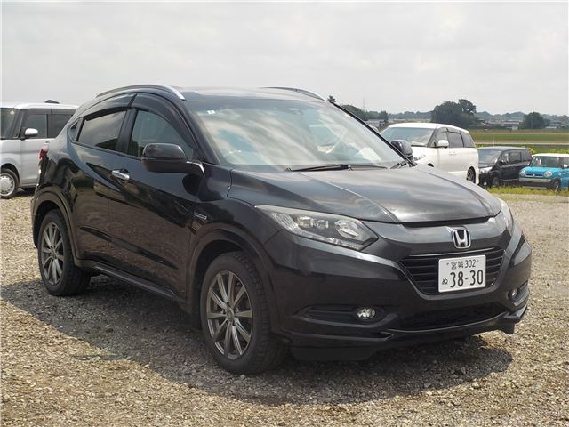 Honda Vezel Hybrid Z – Genuine Navigation System – Full-segment TV – Half-leather seats