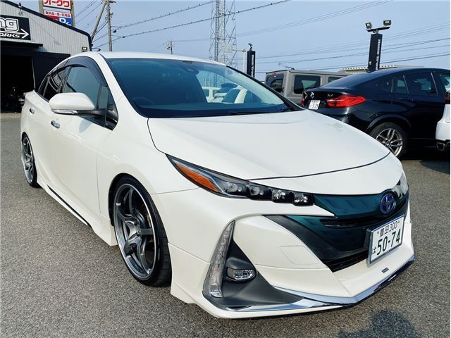 Toyota Prius PHV S Modellista Aero