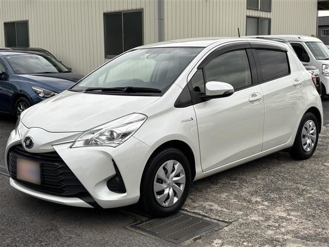 Toyota Vitz 1.5 Hybrid F – New car warranty included – Toyota Safety Sense