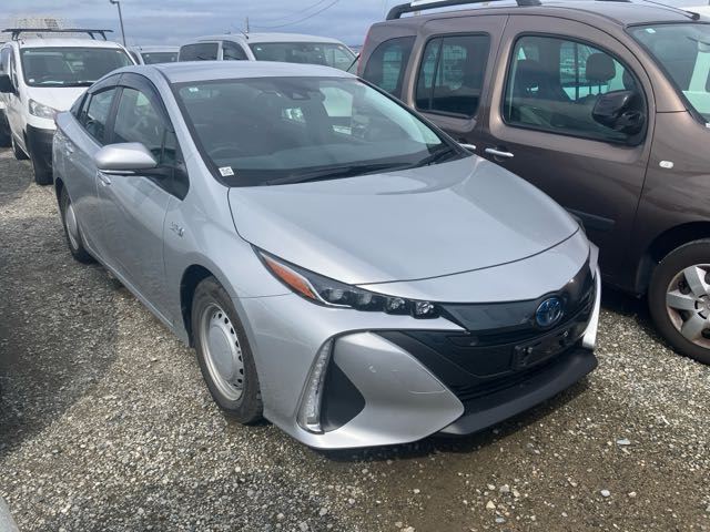 Toyota Prius PHV S