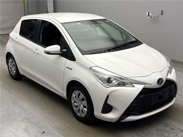 Toyota Vitz Hybrid F
