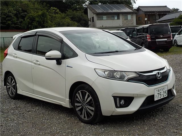 Honda Fit Hybrid S Package – Genuine Navigation System – Full-segment TV – Rear Camera