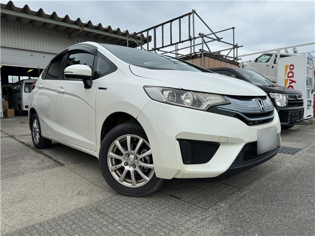 Honda Fit 4WD – Hybrid F Package – Backup Camera – Navigation