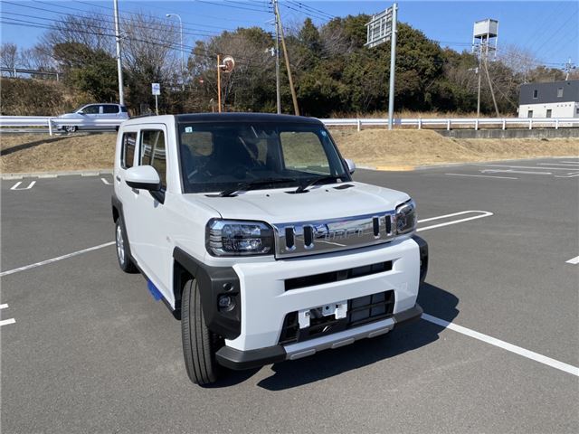 2026 Daihatsu Taft G Chrome Venture – Backup camera!