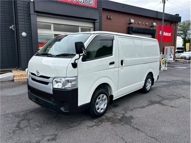 Toyota Hiace 1-ton capacity, refrigerated/freezer truck (-7Â°C setting), low-floor, automatic transmission, under 3.5 tons.