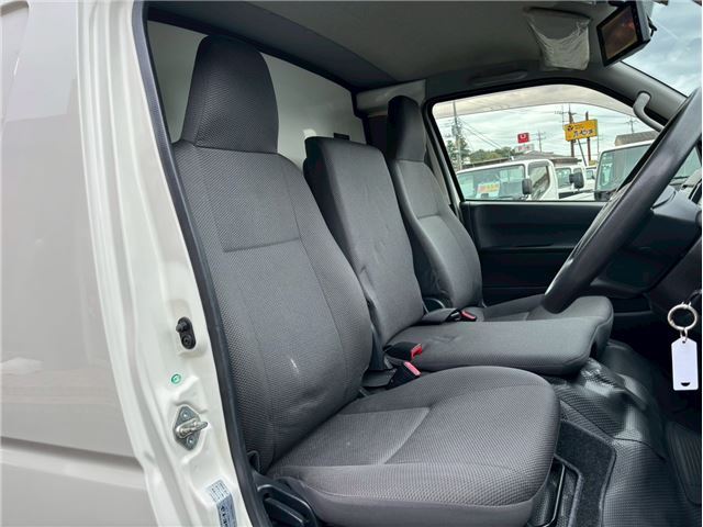 Toyota Hiace 1-ton capacity, refrigerated/freezer truck (-7Â°C setting), low-floor, automatic transmission, under 3.5 tons.