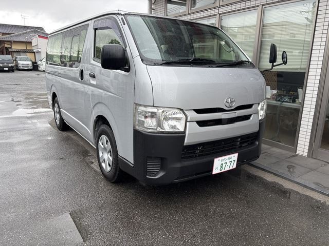 Toyota Hiace Van Long DX Navigation 6-seater