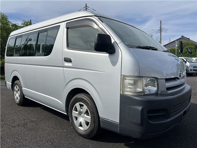 Toyota Hiace 2.7 DX Long Medium Roof 10-seater with electric sliding doors