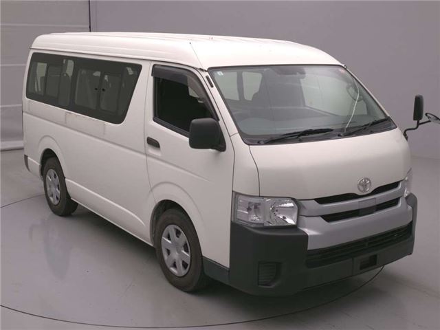 Toyota Hiace Wagon DX  –  10-seater