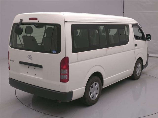 Toyota Hiace Wagon DX  –  10-seater