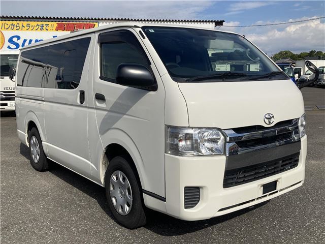 Toyota Hiace DX GL Package 4WD, 5-door, 6-seater