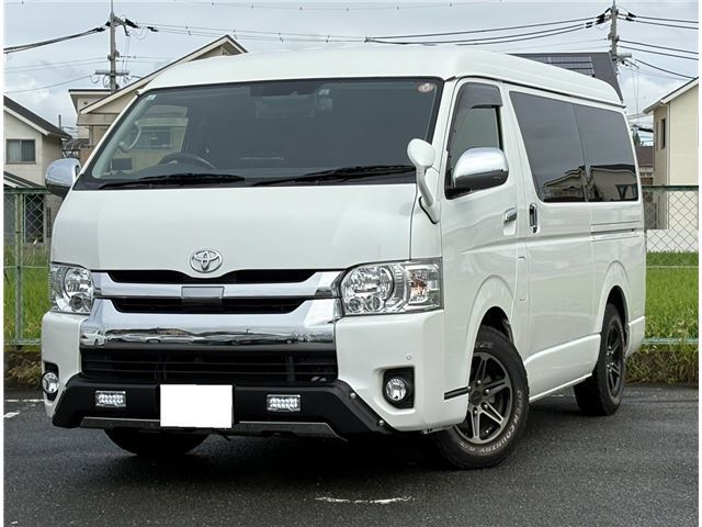 Toyota Hiace GL  –  Aftermarket 9-inch navigation system  –  Full-segment TV  –  Aftermarket flip-down monitor  –  Power sliding door