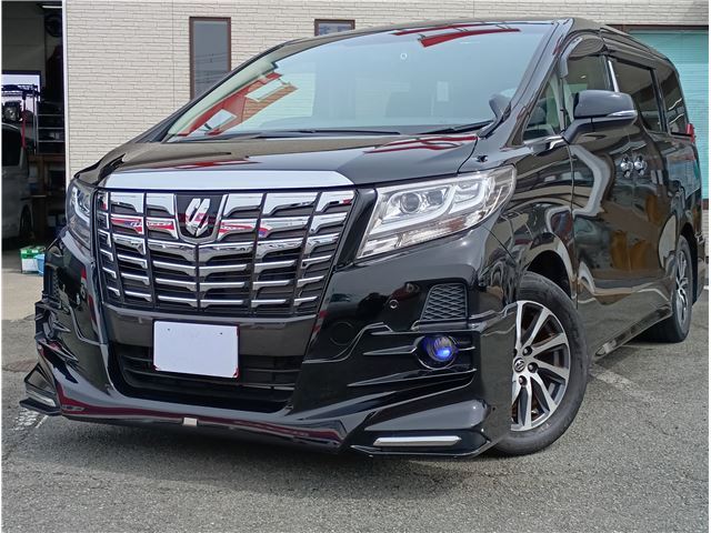 2015 Toyota Alphard 2.5S, Alpine 10-inch navigation system with rear-seat TV and monitors.
