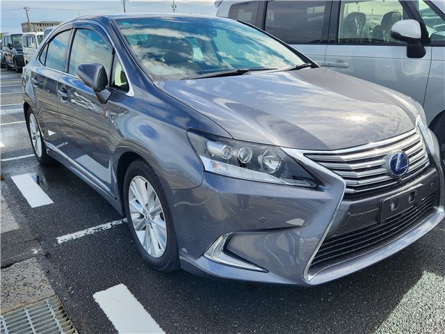 2015 Lexus HS 250h Version L – Leather Seats (with Seat Air Conditioning) – LED Headlights