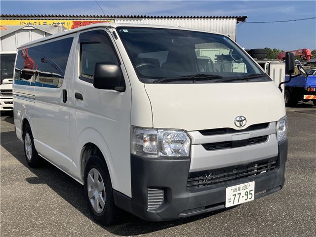 Toyota Hiace DX 5-door 3-seater