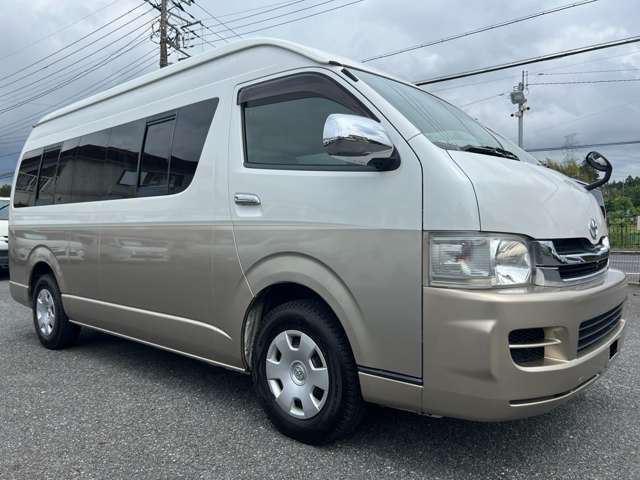 Toyota Hiace 2.7 Grand Cabin, electric sliding doors, non-smoking.