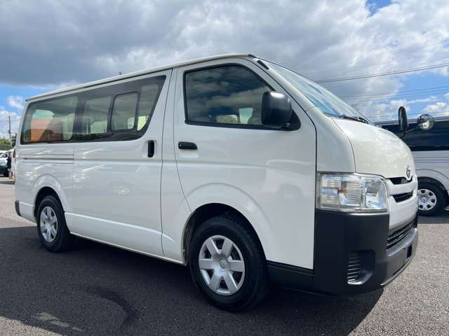Toyota Hiace Van 2.0 DX Long Gasoline 6-seater with factory navigation, TV, and backup camera.