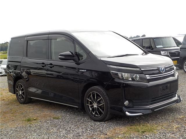 2015 Toyota Voxy Hybrid X – Genuine Navigation System – Full-segment TV – Built-in ETC