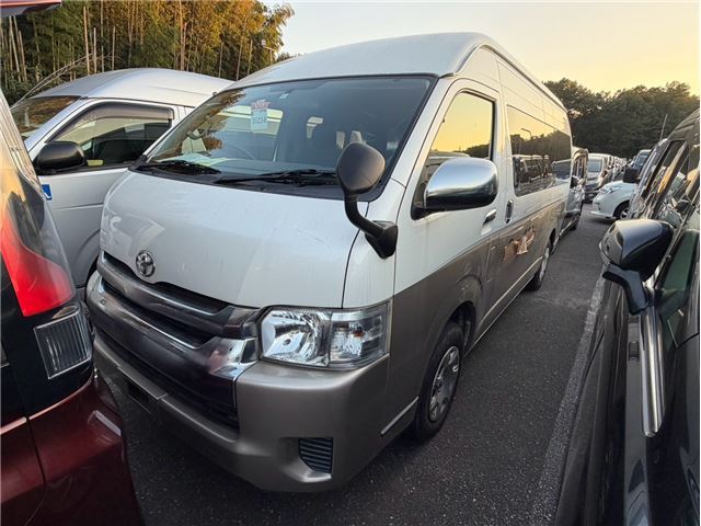 Toyota Hiace Wagon Grand Cabin 4WD