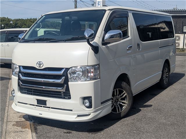 Toyota Hiace Long Super GL  –  Modellista  –  Bed Kit  –  Alpine Navigation