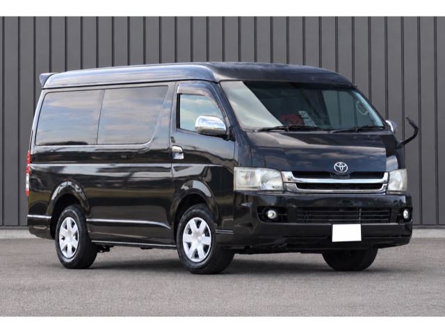 Toyota Hiace Wagon GL  –  2.7G  –  10-seater  –  Mileage around 50,000 km  –  Vehicle inspection valid until September 2027