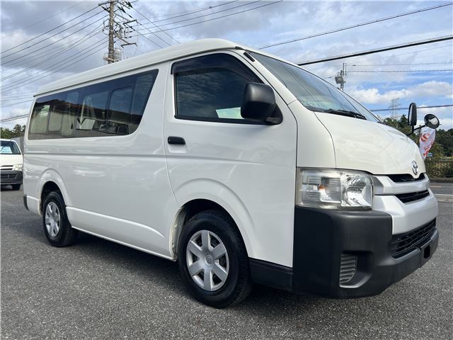 Toyota Hiace Wagon DX Gasoline 10-seater with electric sliding doors and factory navigation system/TV.