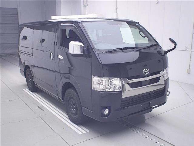 Toyota Hiace 4WD Super GL Dark Prime 2